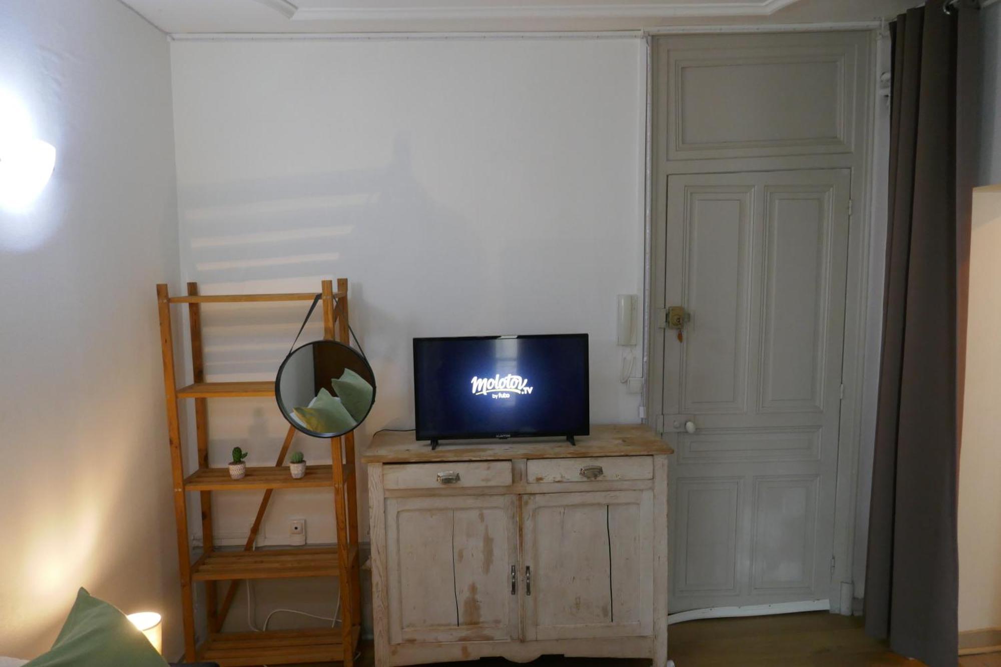 Le Carnot, Deux Studios, Proche Du Centre *